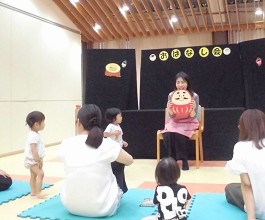 夜久野分館「おはなし会」の様子