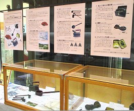 中央館コラボ展示「ロビーで文化財」の様子