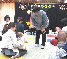 夜久野分館「おはなし会」の様子