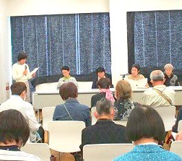中央館で「朗読会」をしている様子