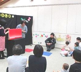 夜久野分館「おはなし会」の様子