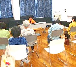 中央館「大人のおはなし会」の様子