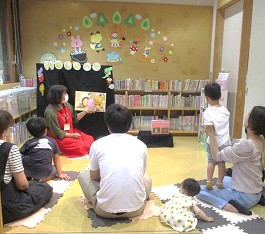 夜久野分館「おはなし会」の様子
