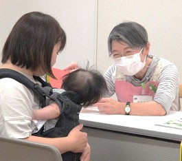 中央館「読みきかせ体験」の様子