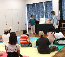 中央館「おはなしのひろば」の様子