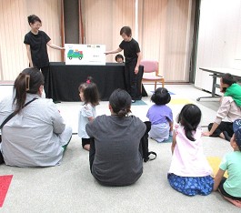 夜久野分館「夏のおはなし会スペシャル」の様子