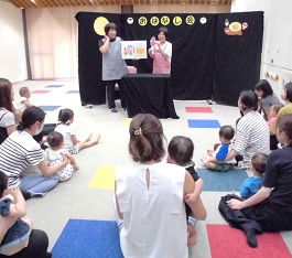 夜久野分館「おはなし会」の様子