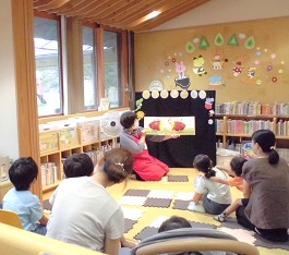 夜久野分館「おはなしのへや」の様子