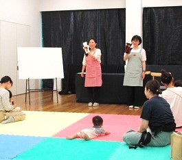 中央館「えほんのへや」の様子