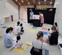 夜久野分館「おはなし会」の様子