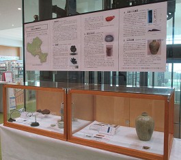 中央館「ロビーで文化財」展示の様子