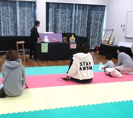中央館「おななしのひろば」の様子