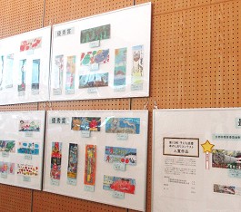 中央館「しおりコンテスト」の展示の様子