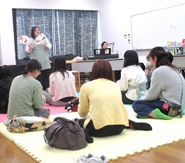 中央館「えほんのへや」の様子