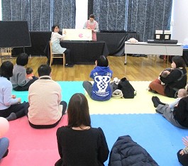 中央館「えほんのへや」の様子