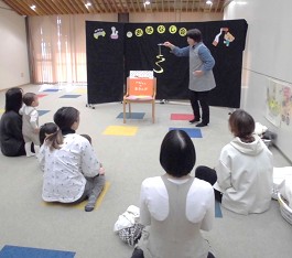 夜久野分館「おはなし会」の様子