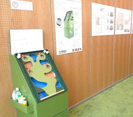 中央館「京都工芸繊維大学　卒業研究展」の様子