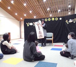 夜久野分館「おはなしのへや」の様子