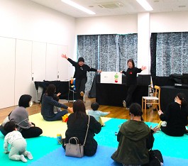 中央館「おはなしのひろば」の様子