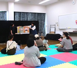中央館「おはなしのひろば」の様子
