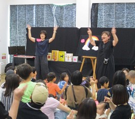 中央館「夏のおはなし会スペシャル」の様子