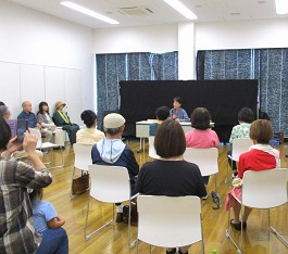 中央館「大人のためのおはなし会」の様子