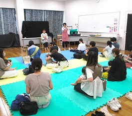 中央館「えほんのへや」の様子