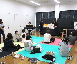 中央館「おはなしのひろば」の様子