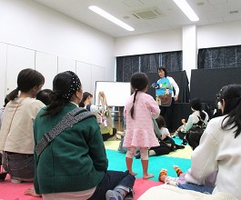 中央館「おはなし会スペシャル」の様子