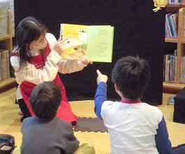 夜久野分館「おはなし会」の様子