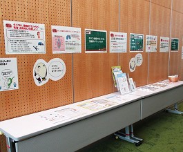 中央館「禁煙週間」展示の様子