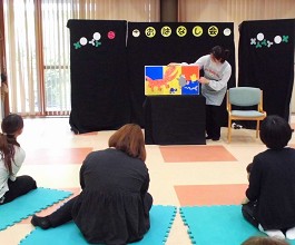 夜久野分館「おはなし会」の様子