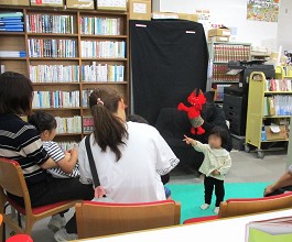 大江分館「鬼のおしゃべりおはなし会」の様子