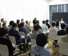 中央館「読み語りの会」の様子