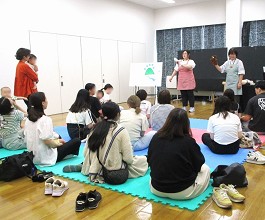 中央館「えほんのへや」の様子