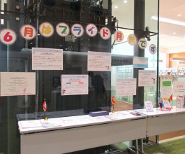 中央館「歯科健診」展示の様子