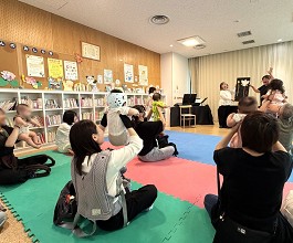 中央館「おはなしのひろば」の様子