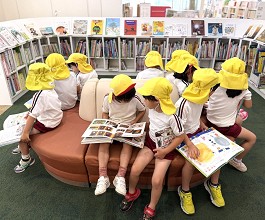 中央館「図書館見学」の様子