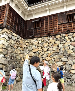 中央館「福知山城の不思議をさがせ!」の様子