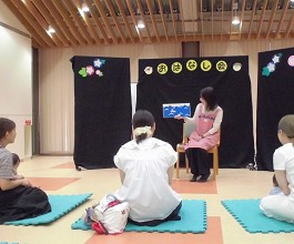 夜久野分館「おはなしのへや」の様子