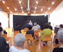 夜久野分館「おはなしのへや」の様子